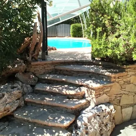 Provencal Avec Piscine A De 10 Personnes *