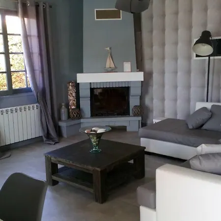 Provencal Avec Piscine A De 10 Personnes * Vias