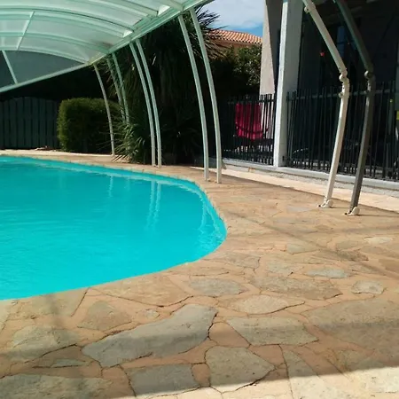 Provencal Avec Piscine A De 10 Personnes Dom wakacyjny *