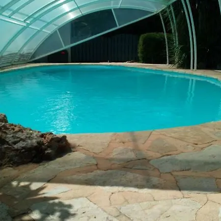 Provencal Avec Piscine A De 10 Personnes * 维亚斯